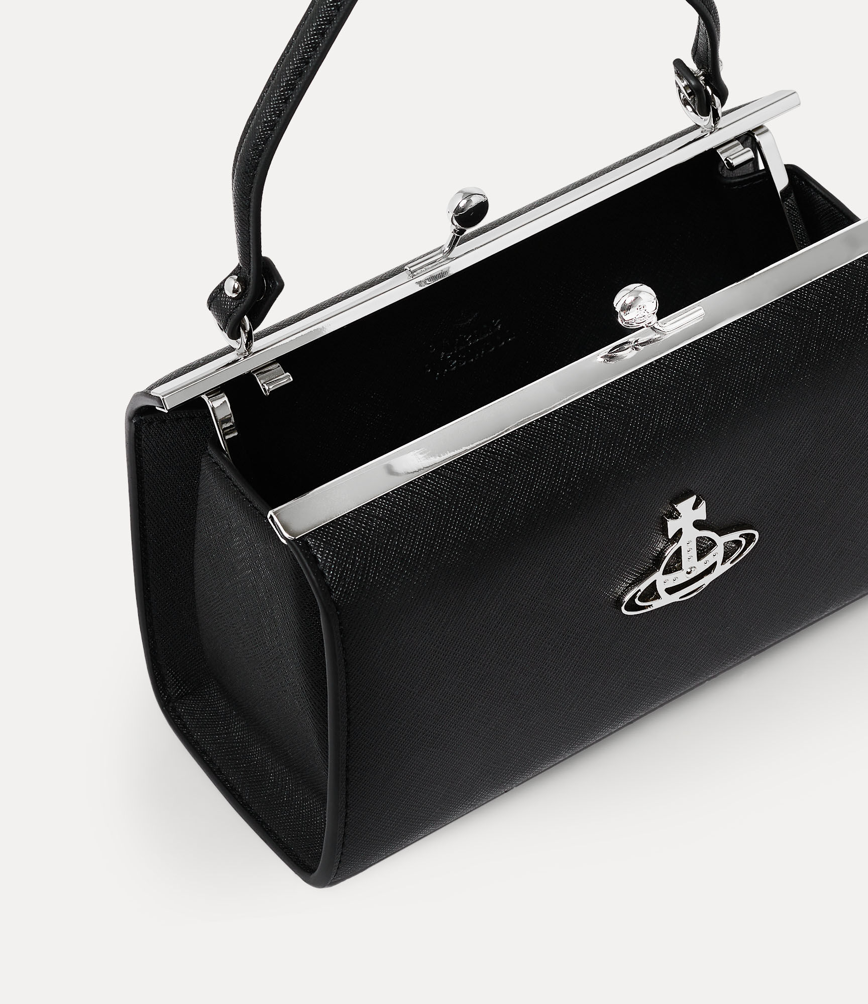 Sites-viviennewestwood-latam-Site